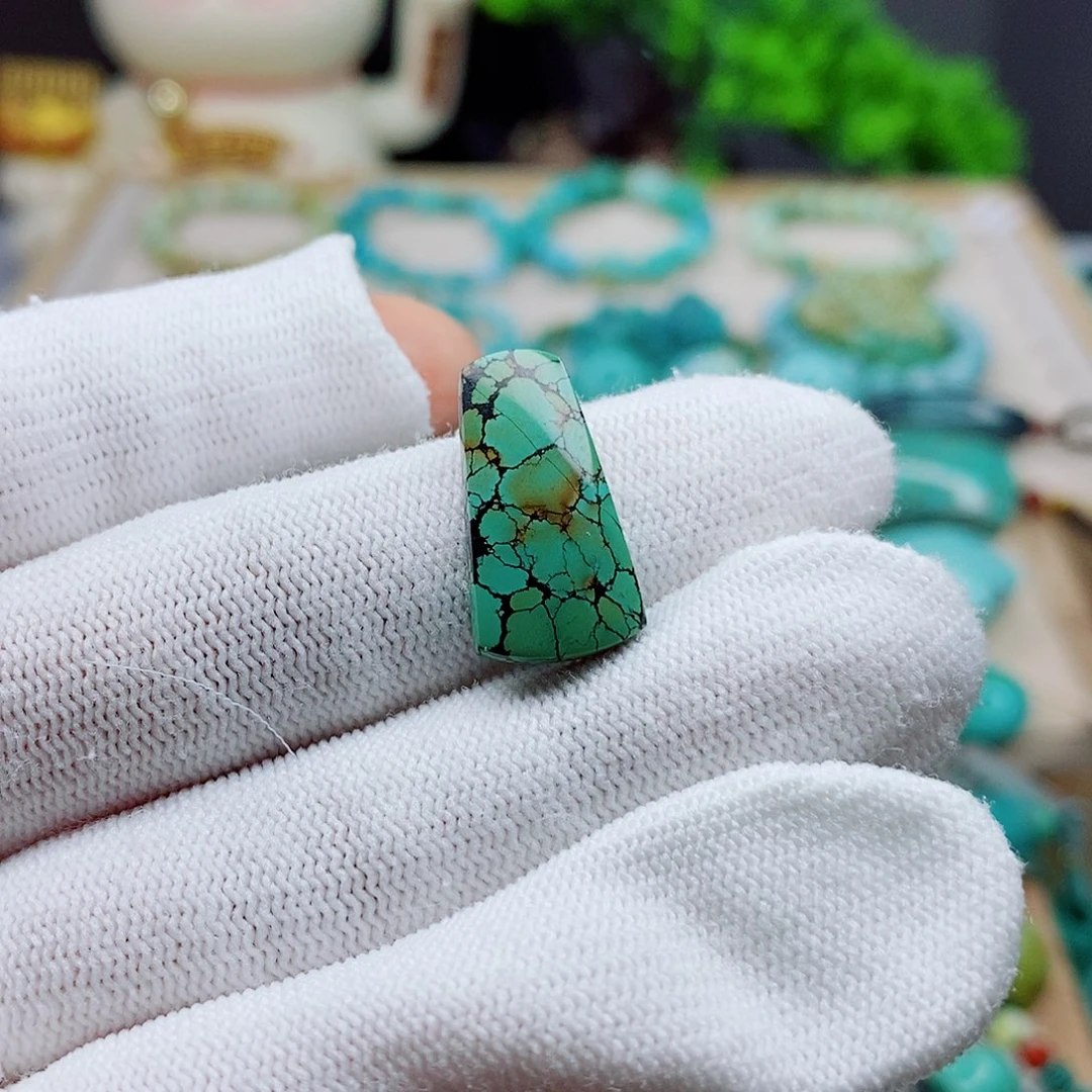 绿松石未镶嵌颈饰