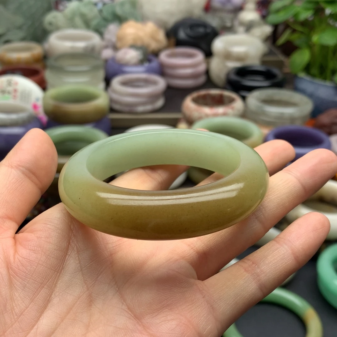 勿***安石英岩玉未镶嵌手镯