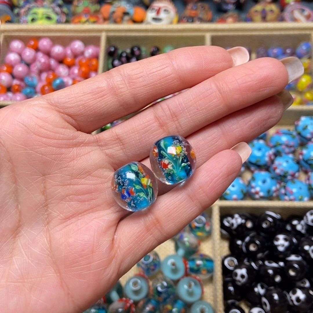 颈饰琉璃海洋珠一颗