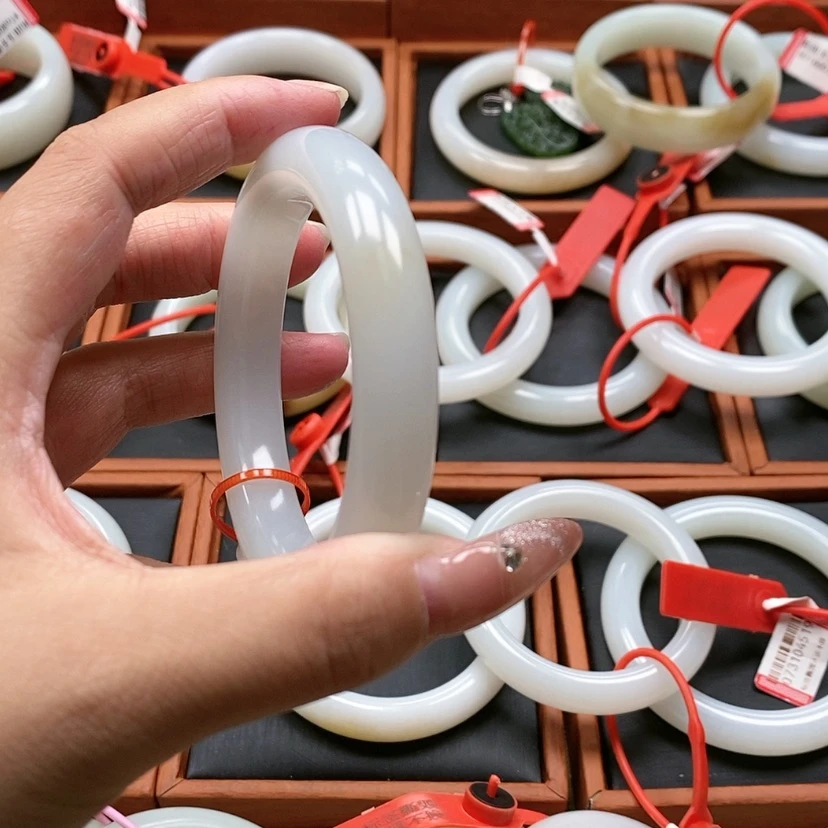【闪购商品】未镶嵌手镯和田玉