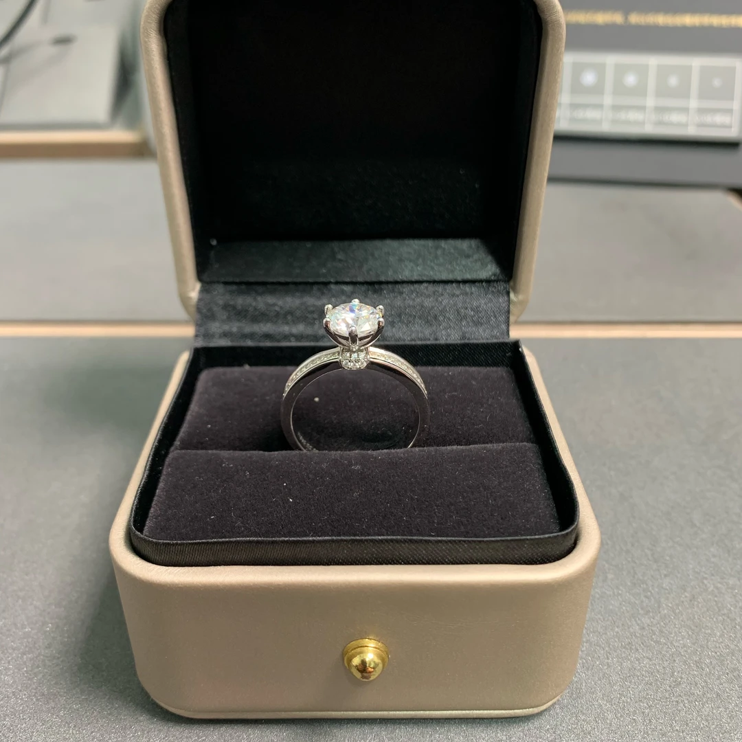 【一钻倾心】高端许愿池女戒2.0ct