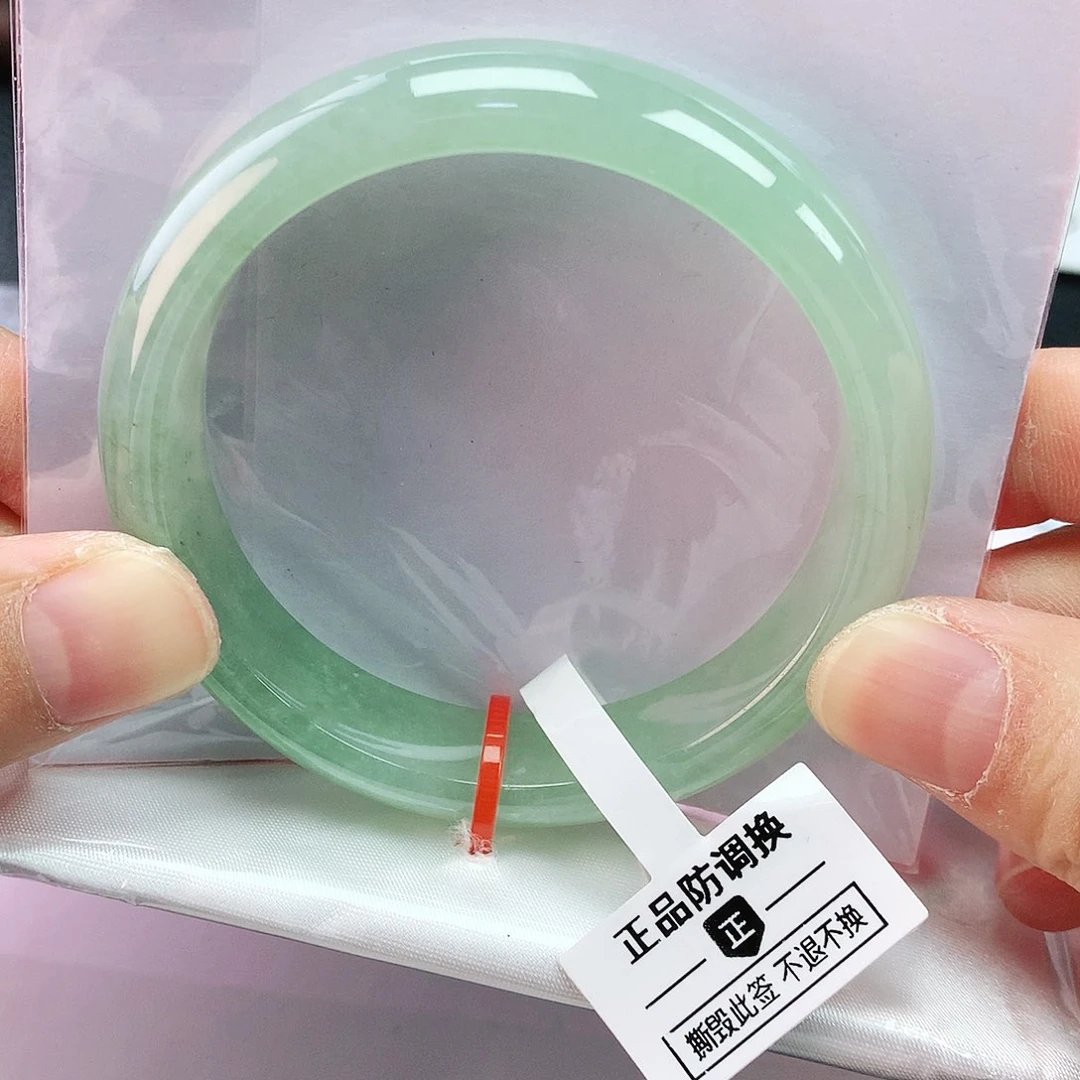 翡翠手镯未镶嵌52圈