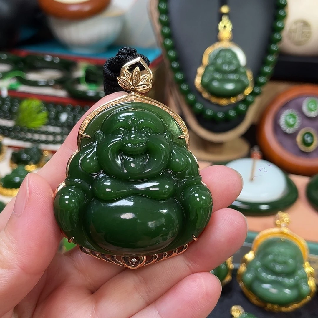 和田玉（碧玉）未镶嵌颈饰辣绿佛公50