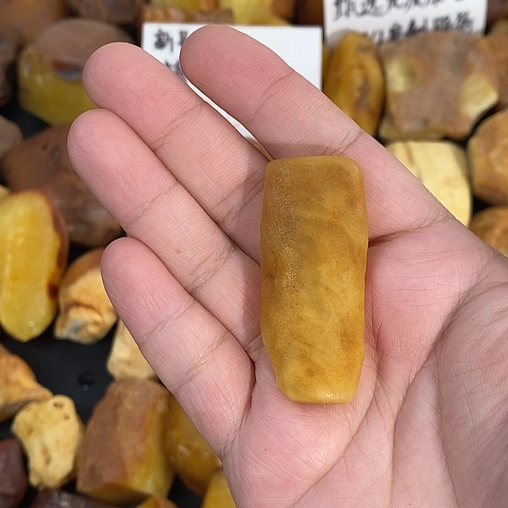 定制琥珀未镶嵌俄料手把件10.2g