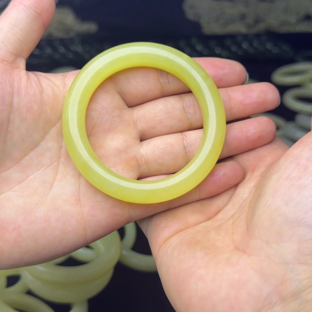 阳***露和田玉未镶嵌车挂