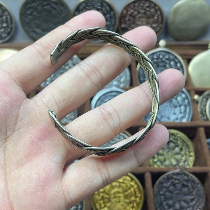 手工麻花手镯一个