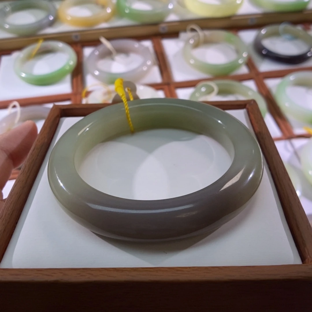 【闪购商品】未镶嵌手镯和田玉