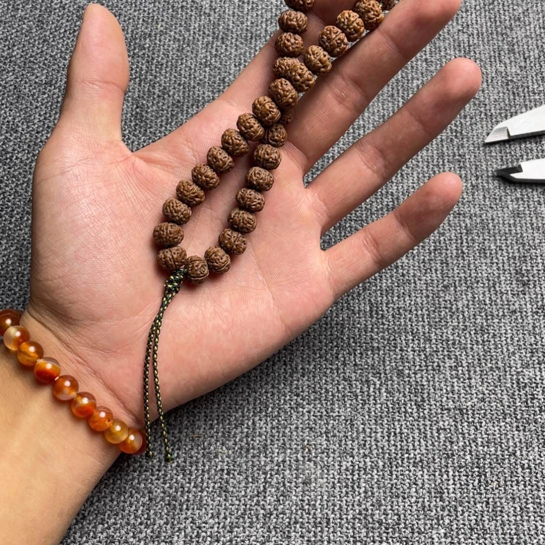 金刚菩提吊坠老树王手持