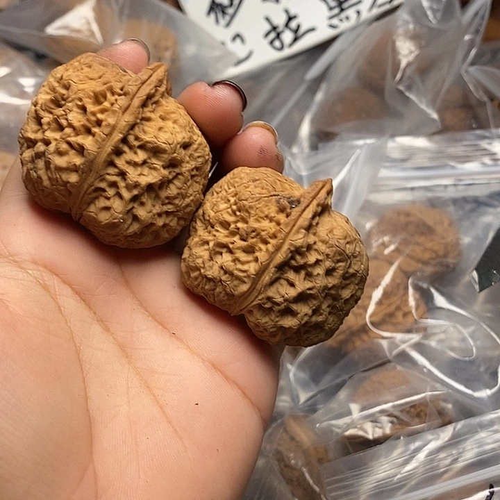 文玩核桃把件       70