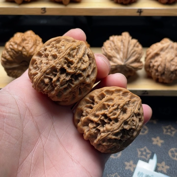 核桃野牛文玩核桃
