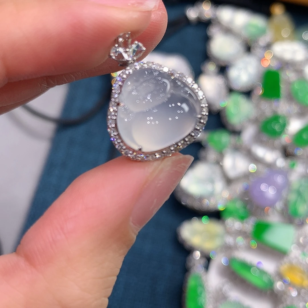 翡翠颈饰18K金镶嵌佛公