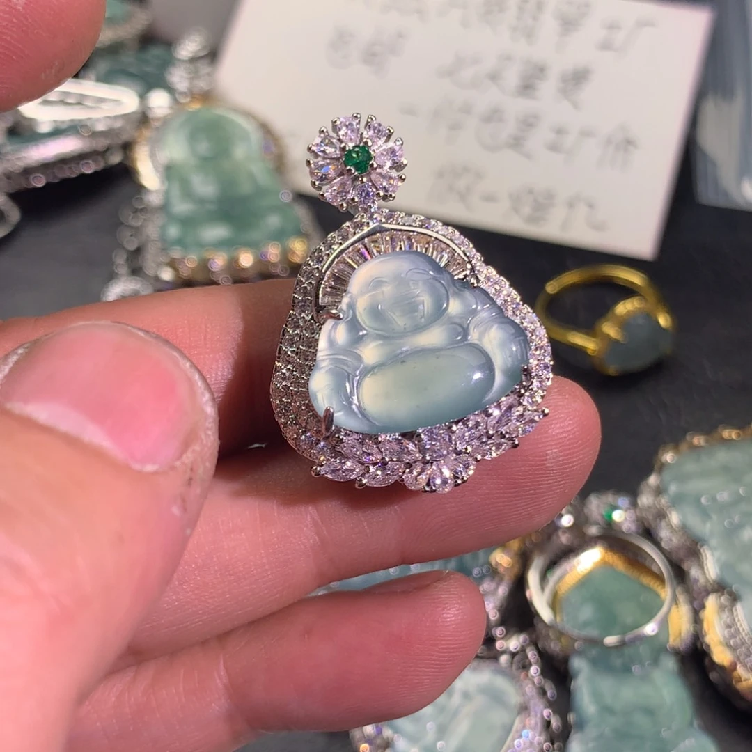 翡翠颈饰未镶嵌佛公