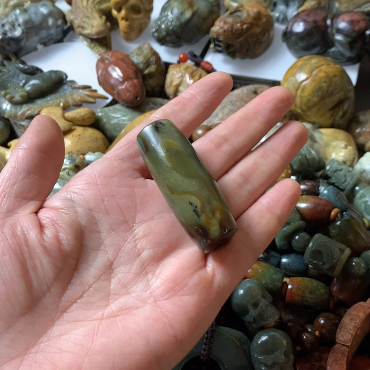 岫岩河磨玉（透闪石质玉）手链未镶嵌凌