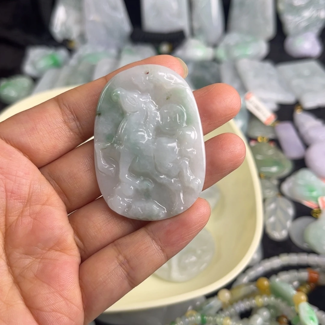 翡翠未镶嵌吊坠(不含链)瑕疵