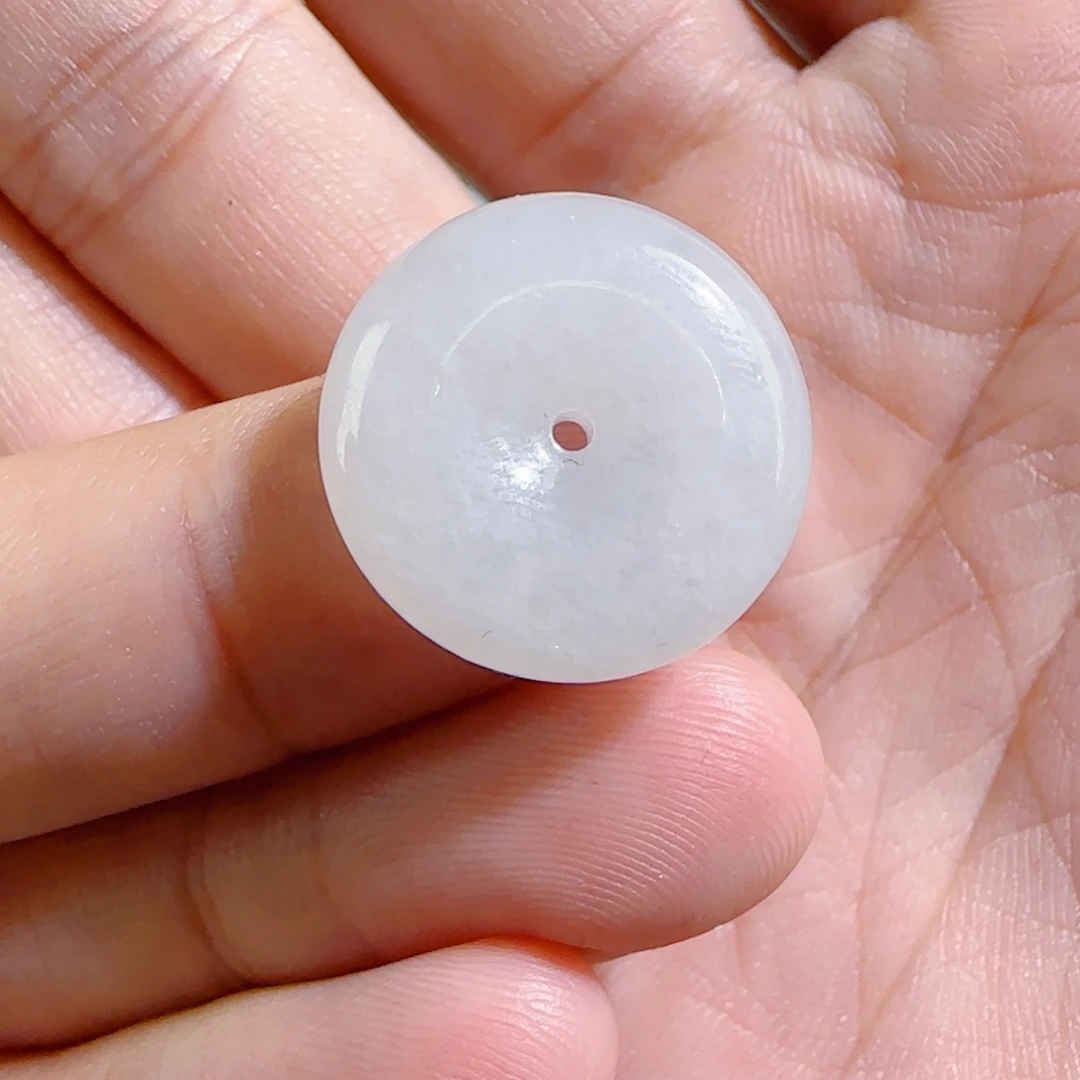 翡翠未镶嵌颈饰平安扣