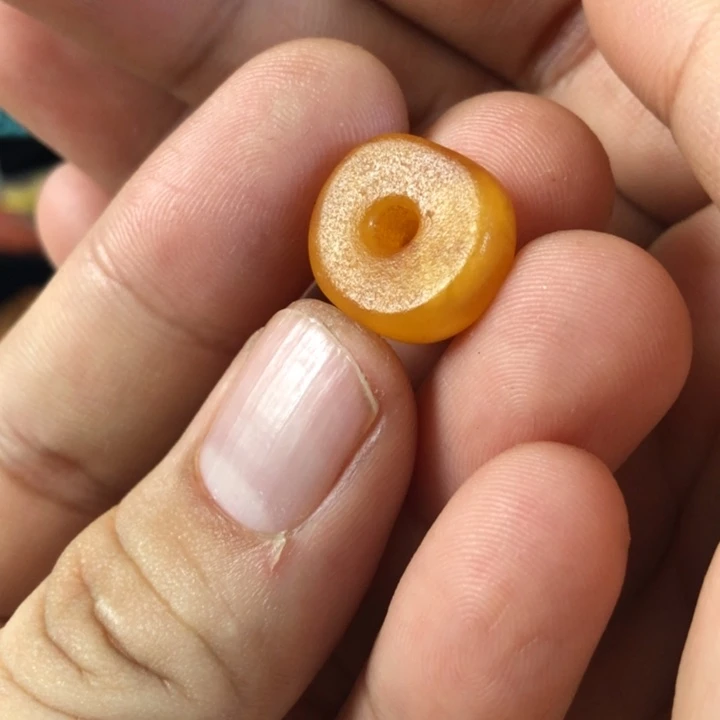 蜜蜡未镶嵌珠宝奇石