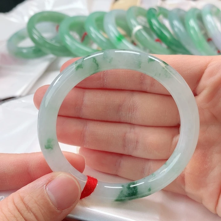 翡翠手镯未镶嵌缅甸A货翡翠手镯