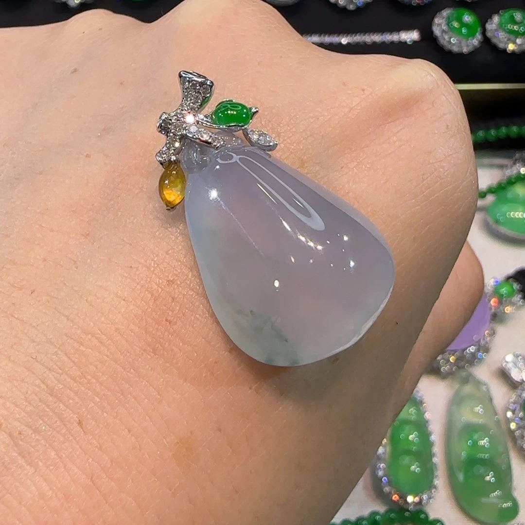 翡翠18K金镶嵌颈饰