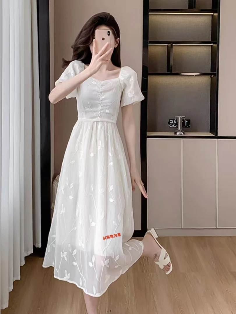 连衣裙显瘦气质白色时尚夏季法式收腰泡泡袖小个子小众长款8875