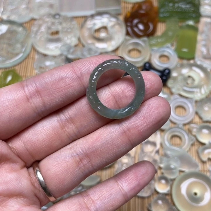 蛇纹石玉颈饰未镶嵌小*