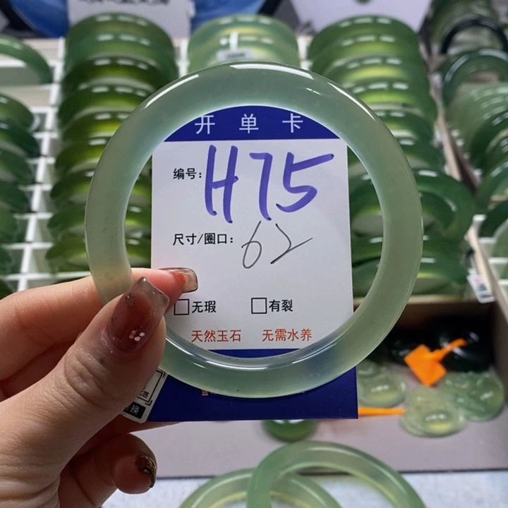 蛇纹石玉未镶嵌手镯初**醒