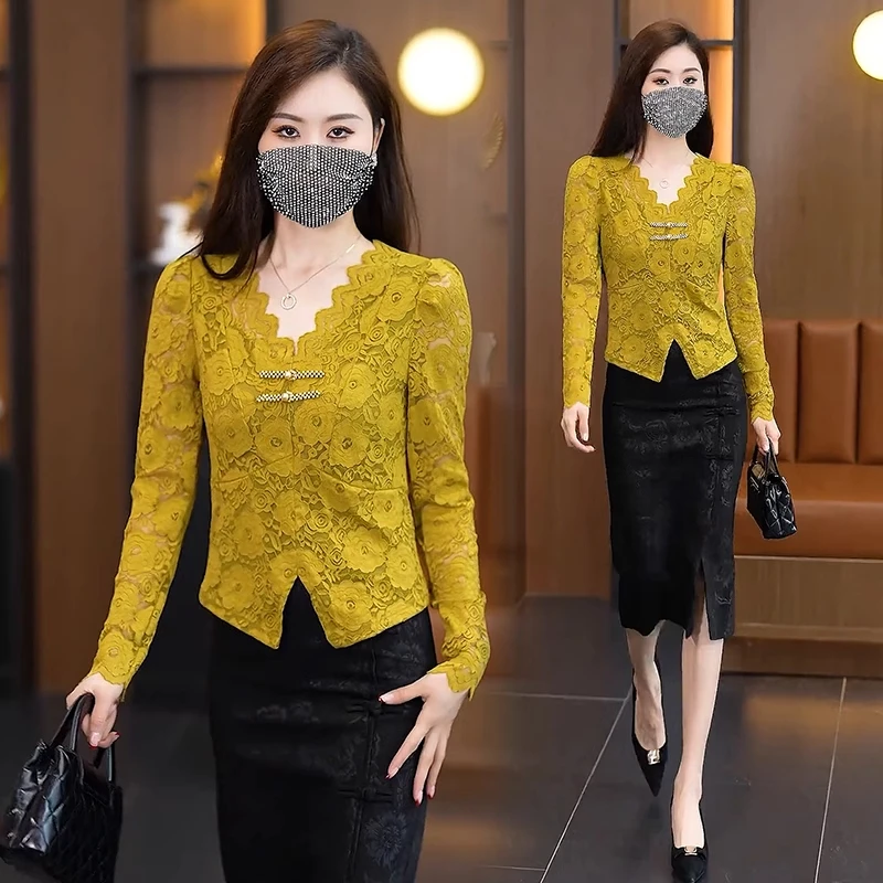 拉夏贝尔V领镂空极简风蕾丝衫2025洋气显瘦气质时尚绣花拼接衬衫