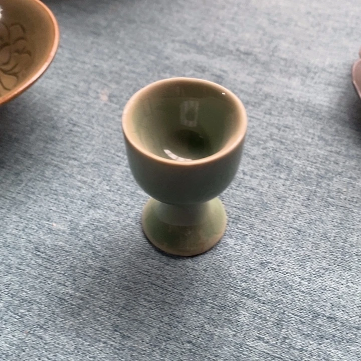 青瓷素面中空酒杯