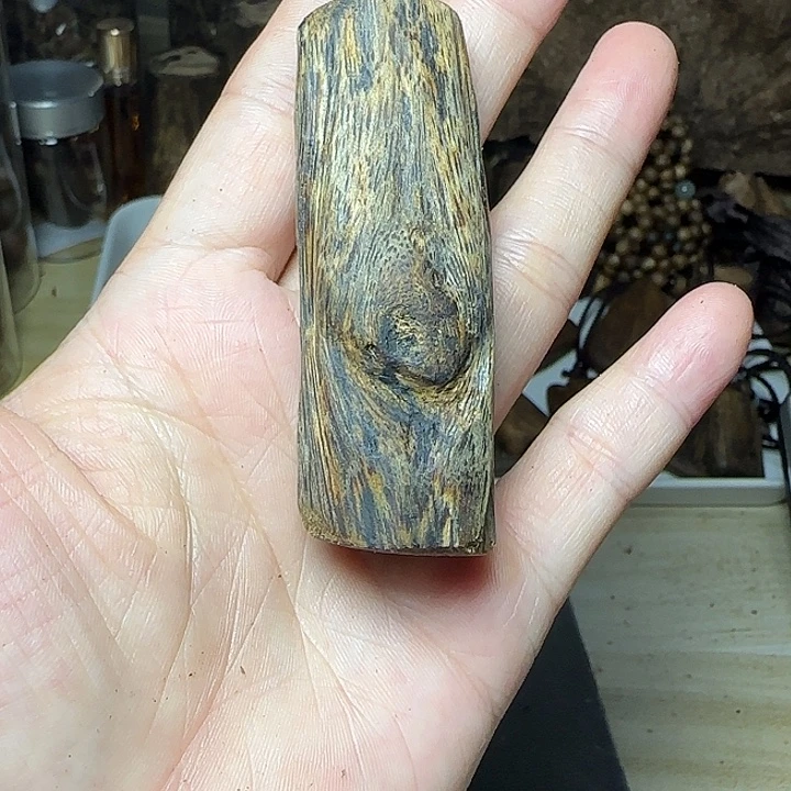 上***韵绿奇天然树心老料15.8克