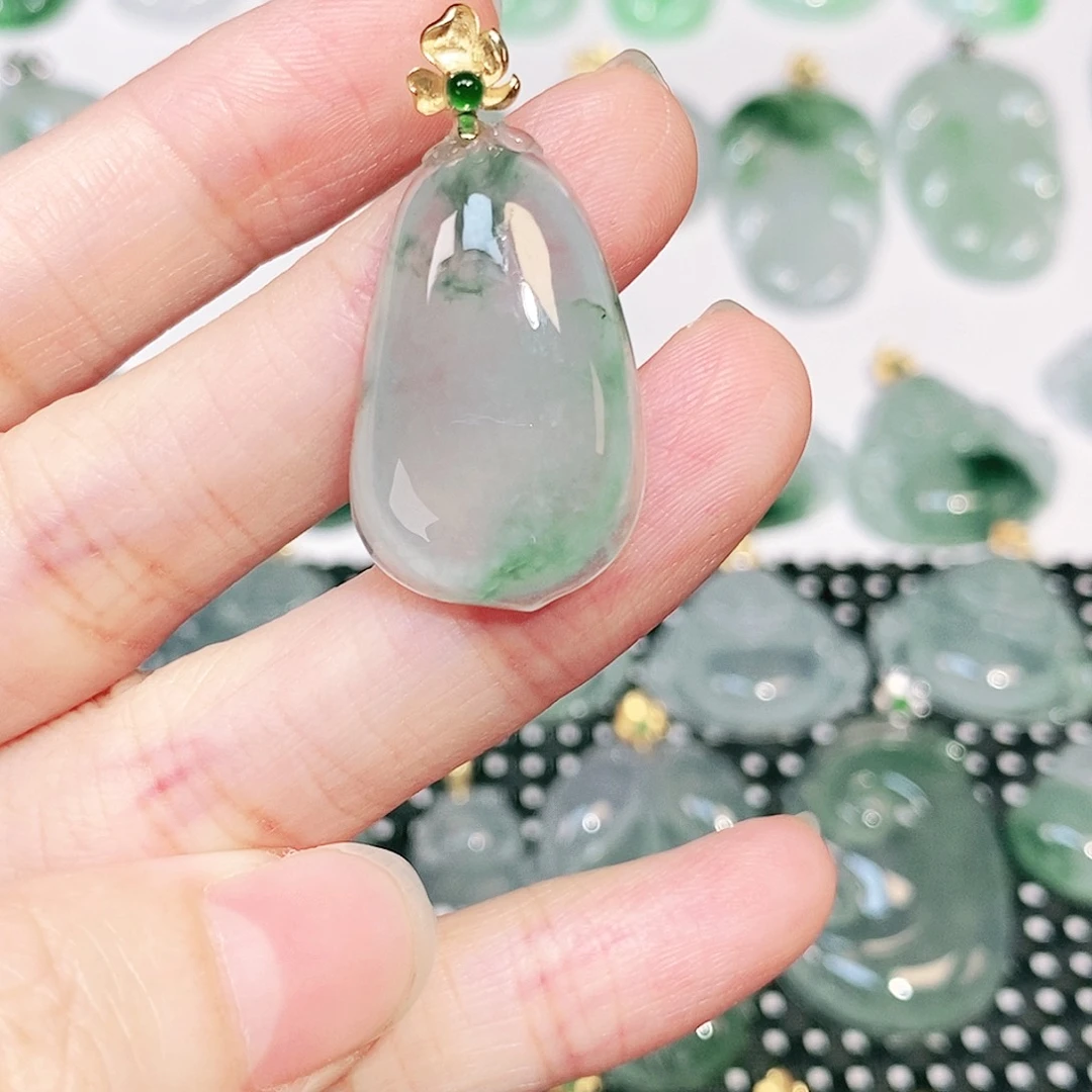 翡翠18K金镶嵌颈饰