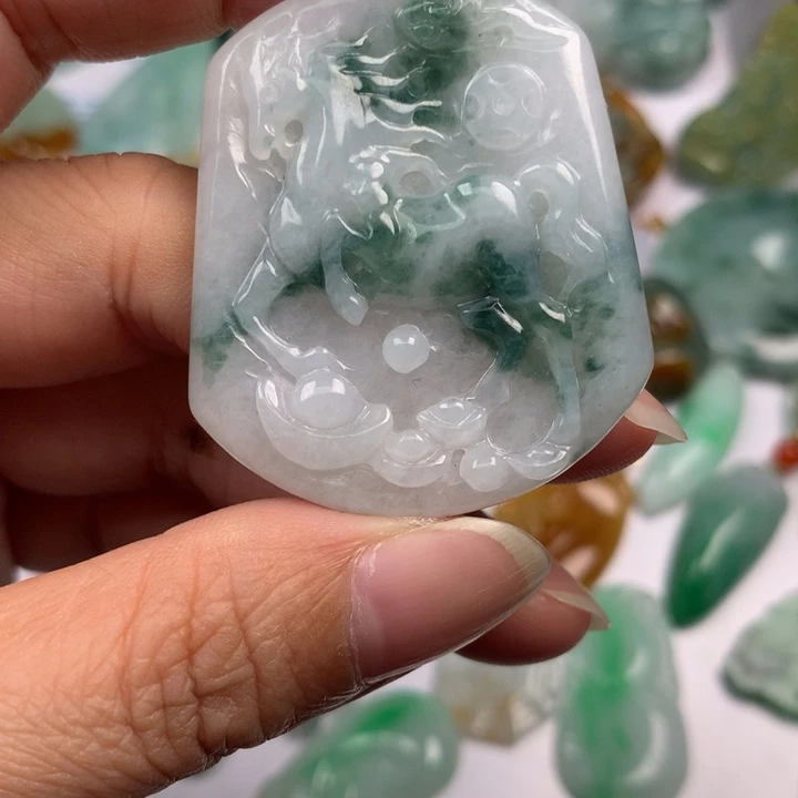 翡翠未镶嵌颈饰翡翠