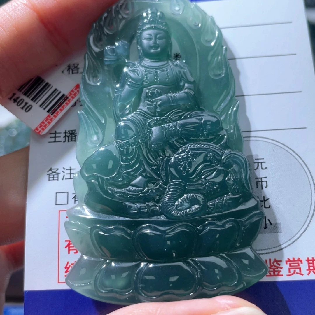 翡翠未镶嵌颈饰落**尘