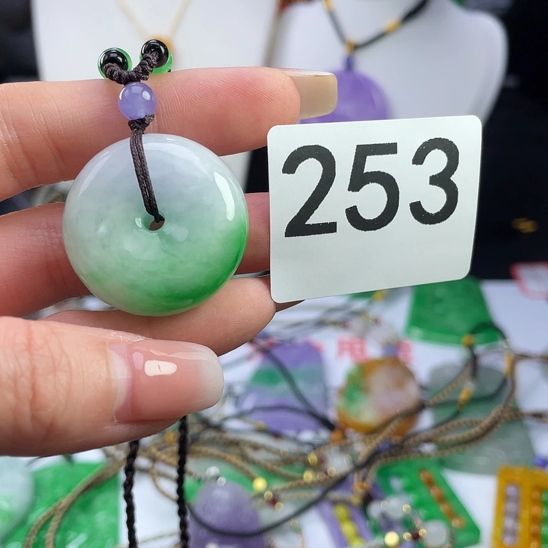 翡翠未镶嵌吊坠(赠链)