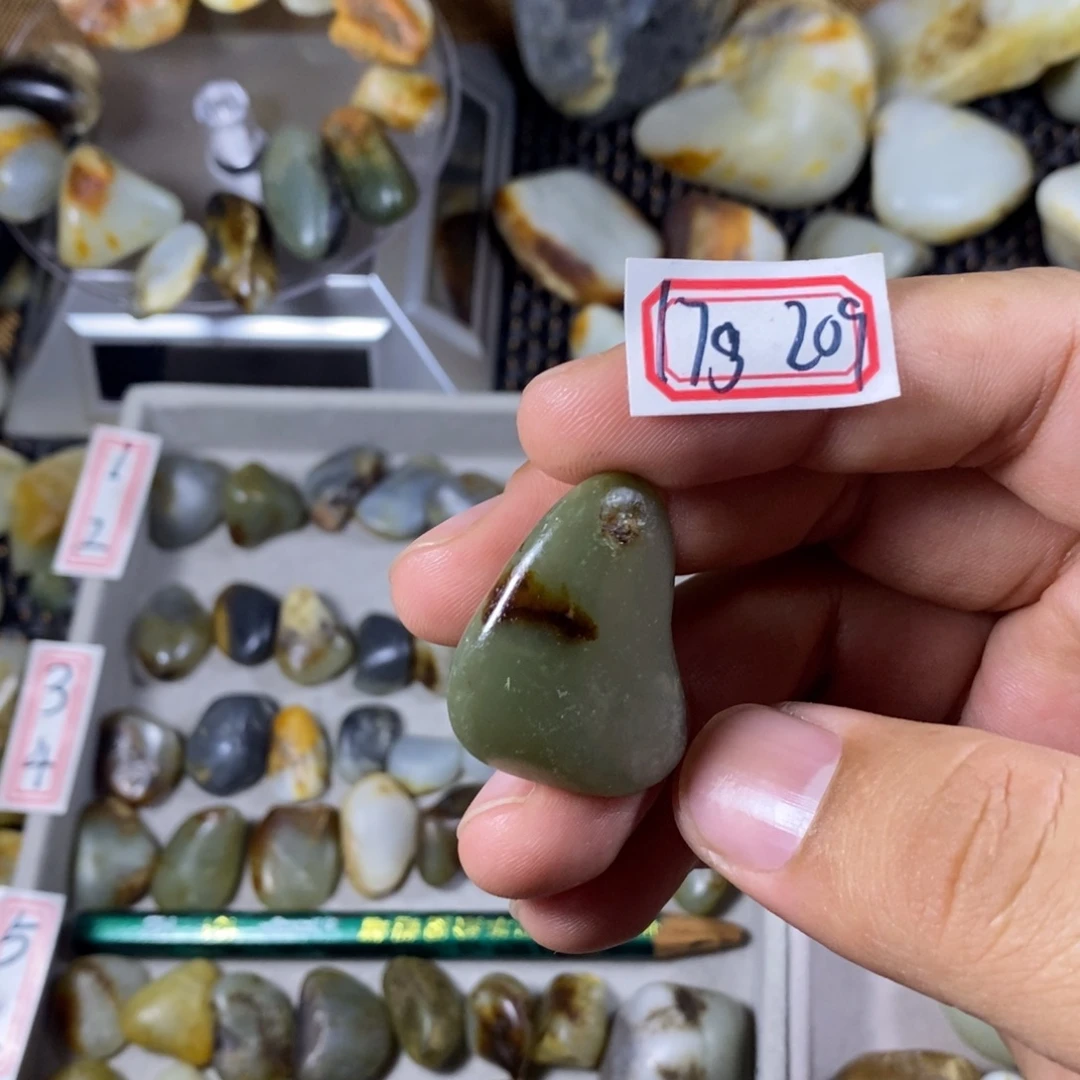 和田玉（糖玉）未镶嵌挂件