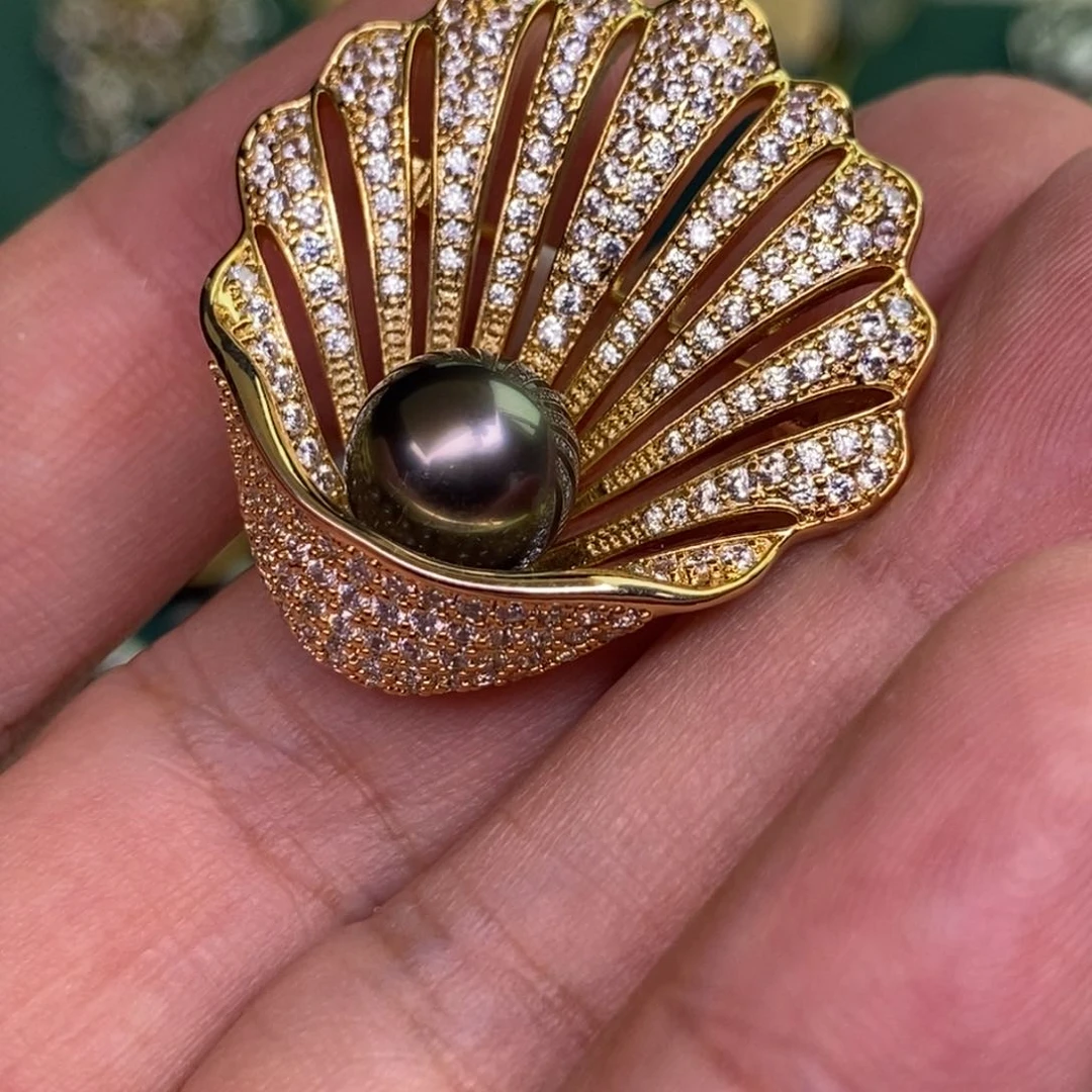 未镶嵌胸饰海水珍珠