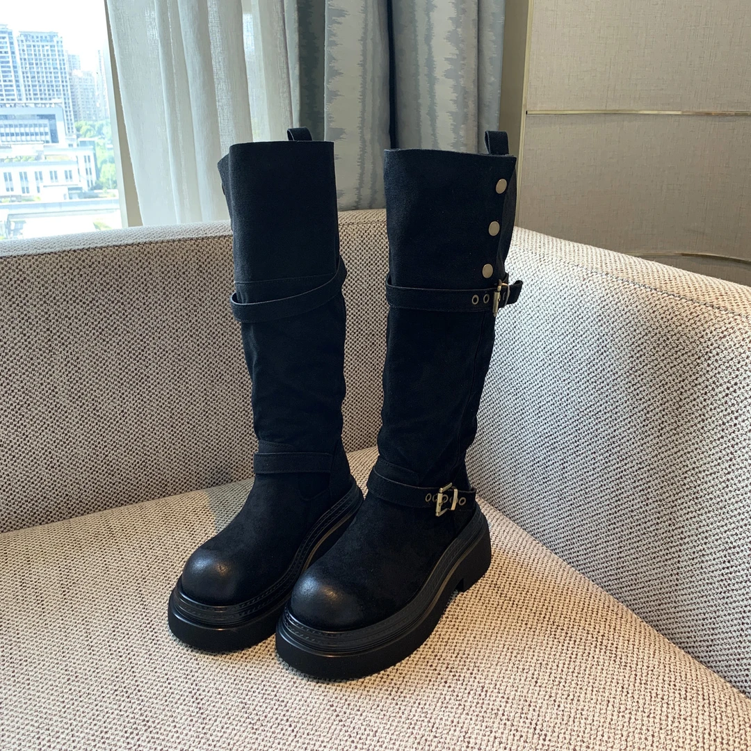 【TFM】高筒靴女2025年新款百搭皮带扣绒面厚底增高显瘦骑士靴子