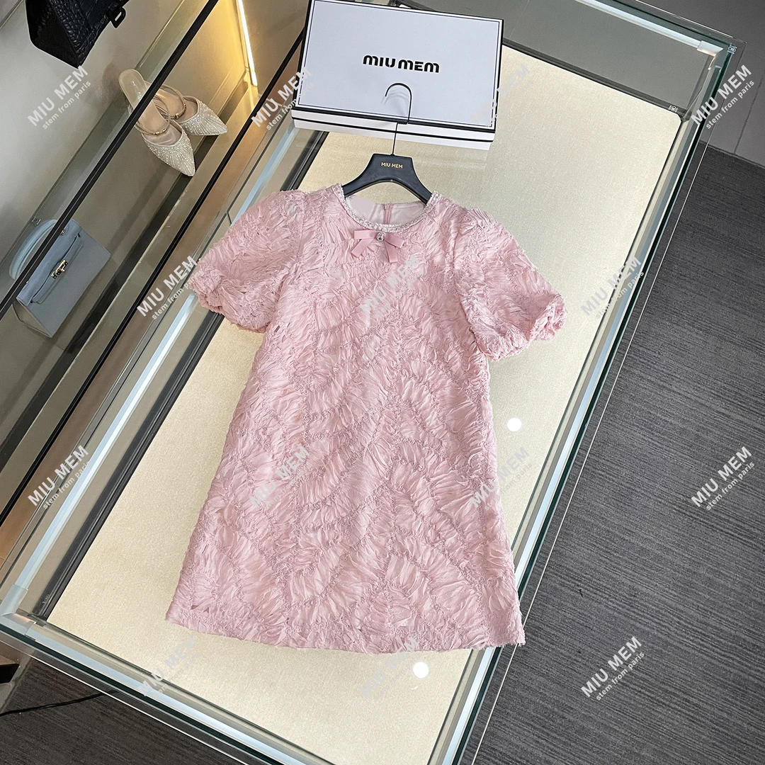 MIUMEM25春夏新款法式立体盘花肌理感圆领泡泡袖连衣裙DY6649