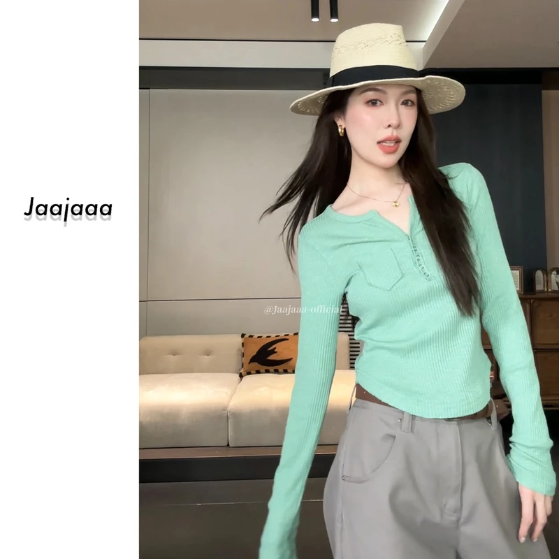 Jaajaaa加州香草铺设计感百搭V领显瘦修身针织T恤/HXFE