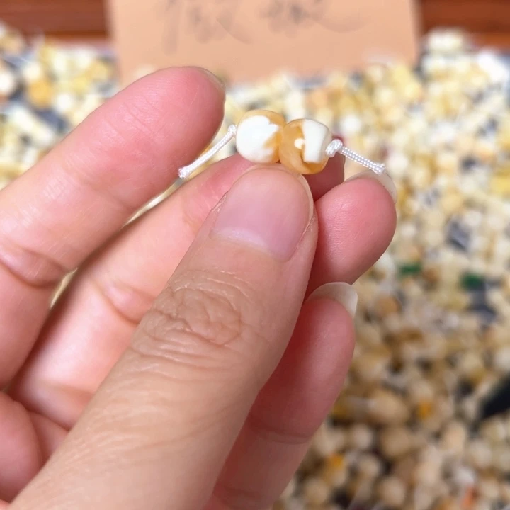 蜜蜡未镶嵌裸石7.3mm一对