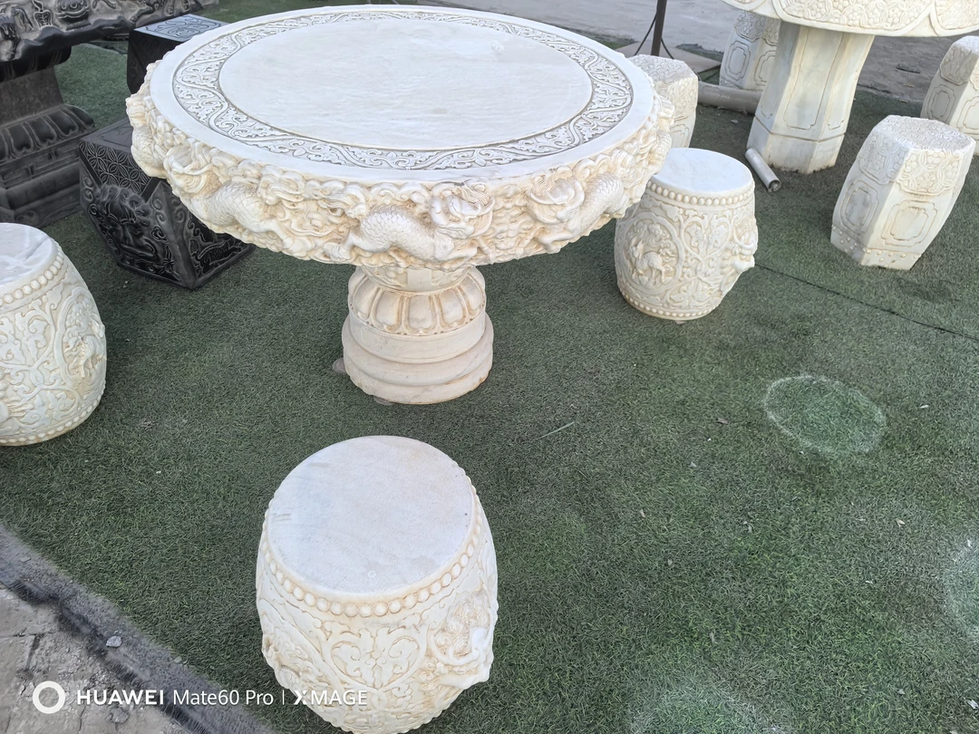 汉白玉复古工艺龙桌直径一米厚厘米一桌四凳