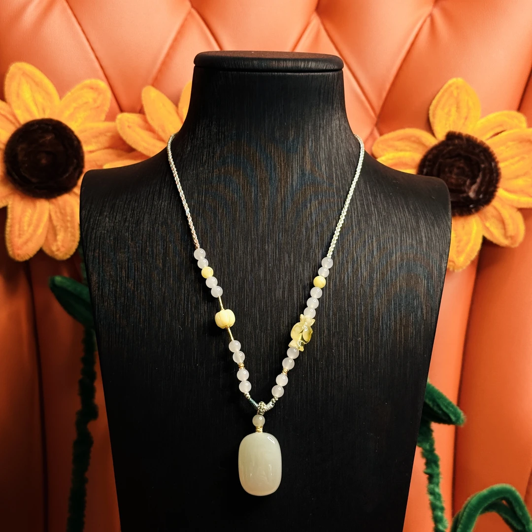 壹屿珠宝 7709 和田玉典藏无事牌颈饰