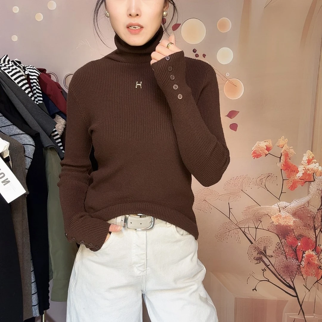 咖啡色针织上衣打底