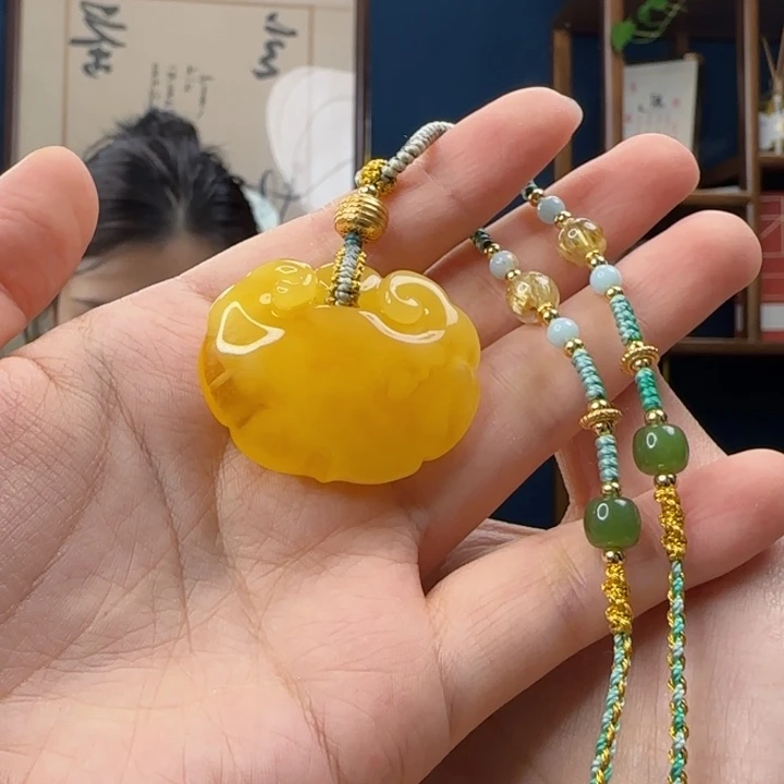 未镶嵌吊坠(赠链)蜜蜡