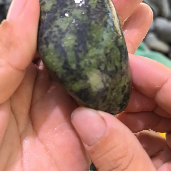 痛***快有机玻璃藏玉药王石原石手把件一个原石