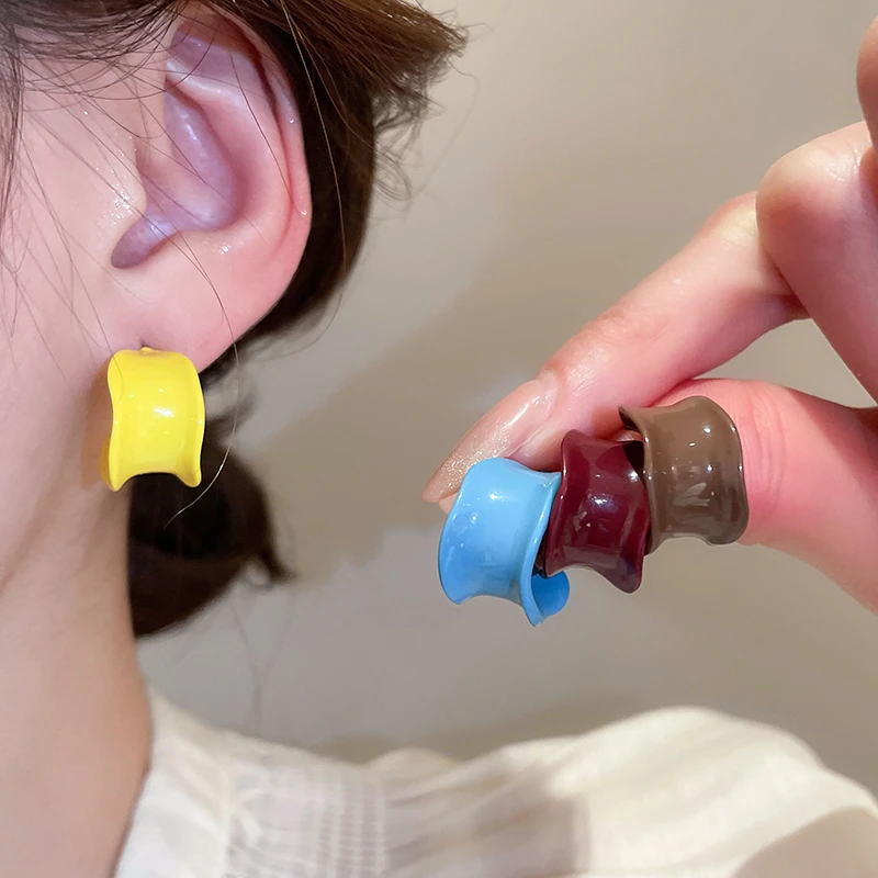 合金耳饰 彩色圈圈耳环高级感简约个性耳钉小众设计感气质耳饰女