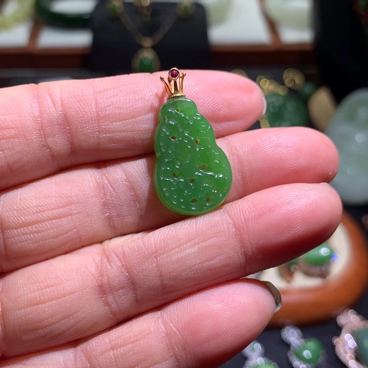 和田玉吊坠18K金镶嵌