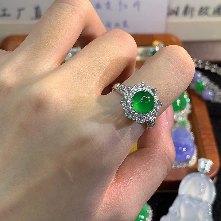 18K金镶嵌戒指翡翠