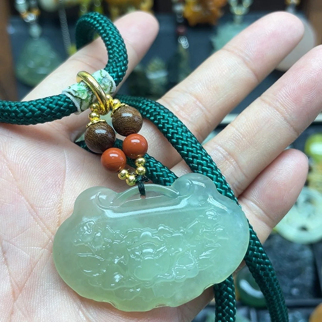 未镶嵌蛇纹石玉颈饰