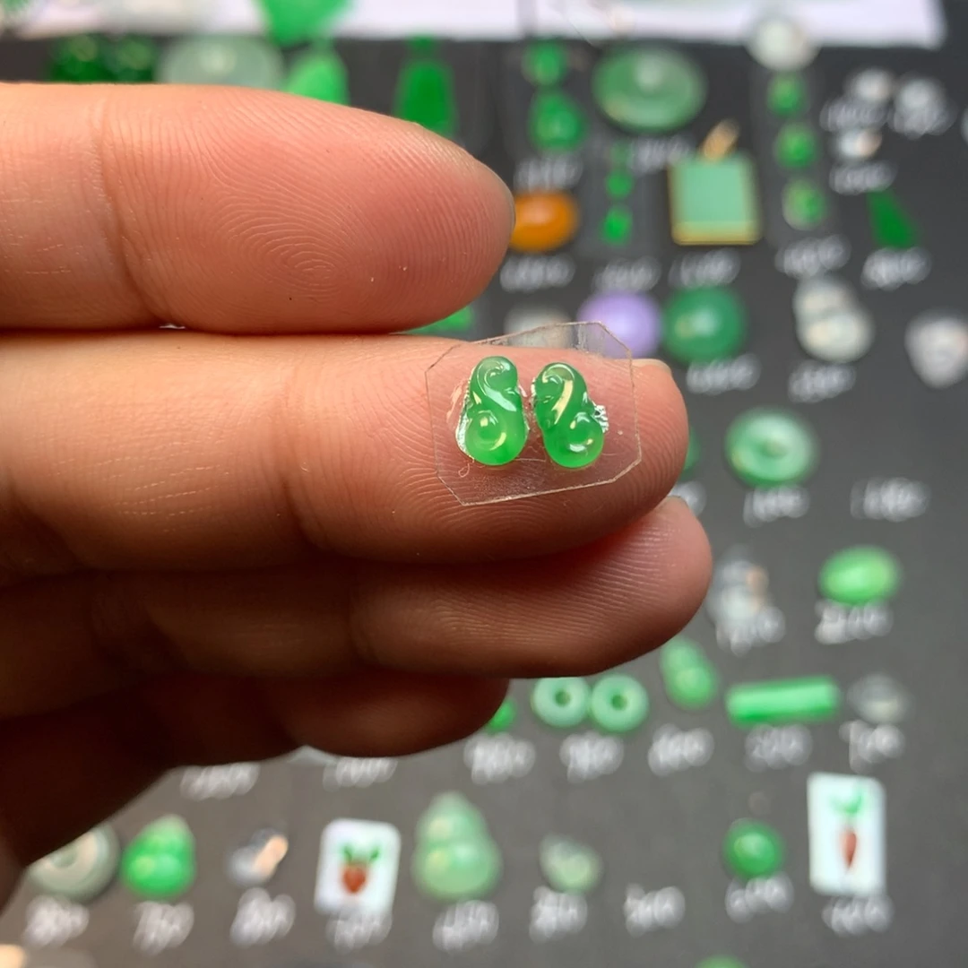 翡翠未镶嵌颈饰裸石如意