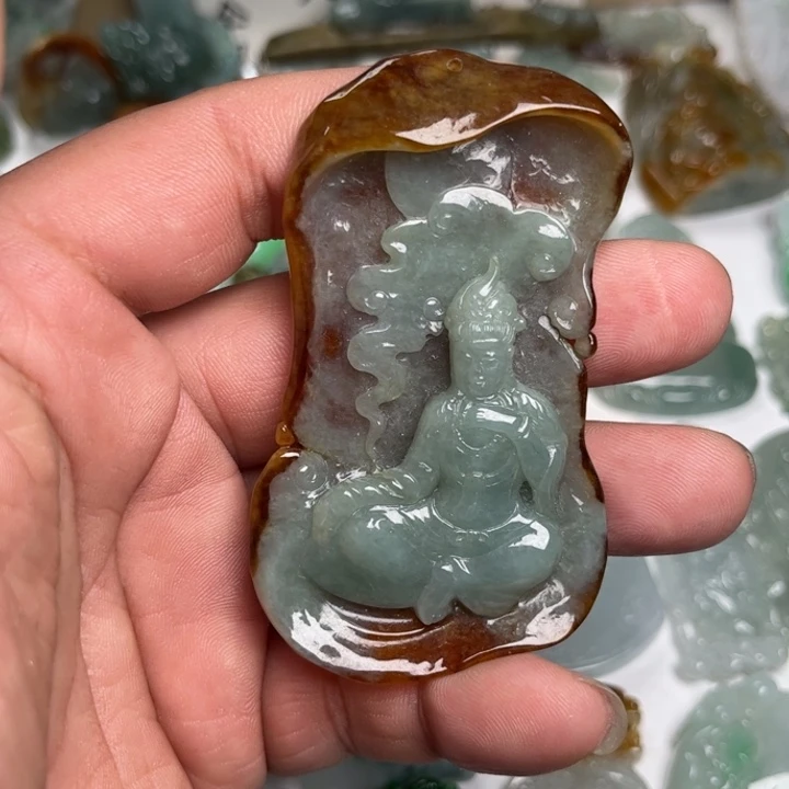 翡翠未镶嵌颈饰观音