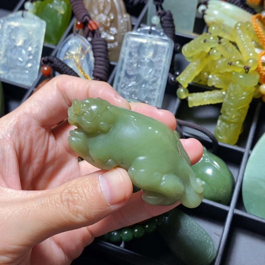 岫岩老玉（透闪石质玉）未镶嵌颈饰